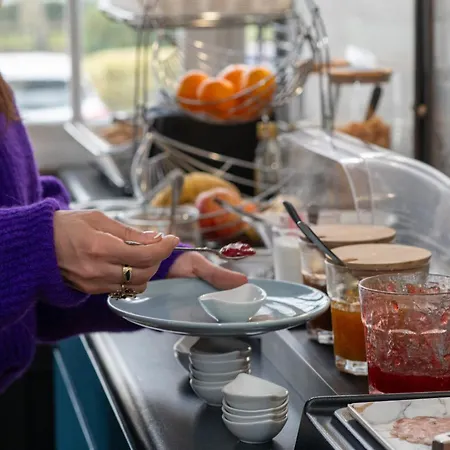 Hotel The Originals Boutique, Victoria,