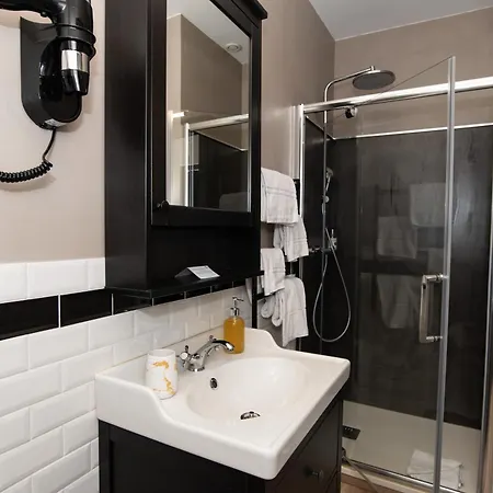 Hotel The Originals Boutique, Victoria,